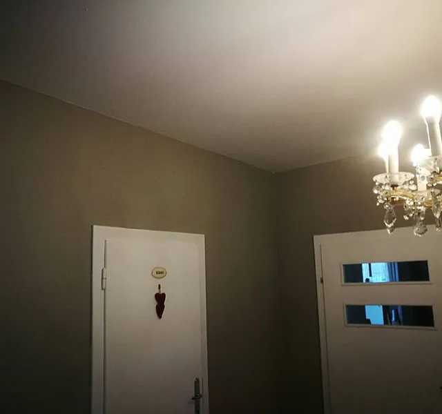 Wohnzimmer farbig ausgemalt
